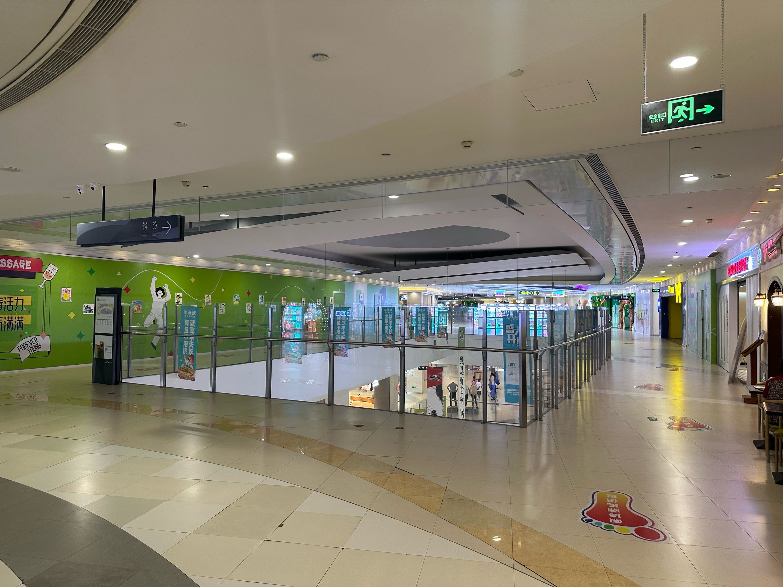 日渐凋零的新业广场