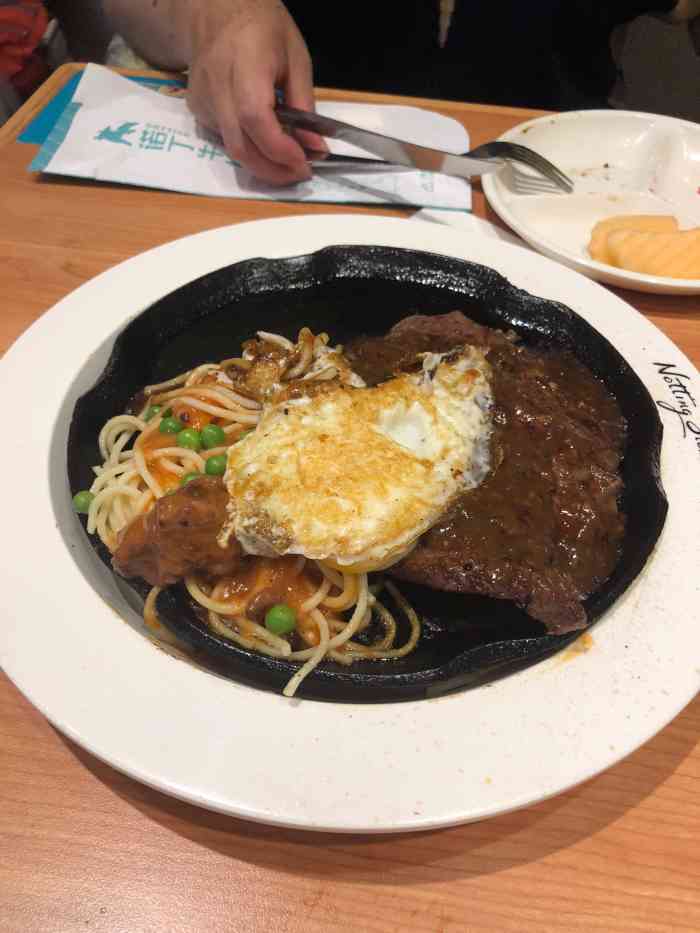 诺丁牛排餐厅(镇江万达金街店)-"牛排感觉一般般,不过其他的自助小吃