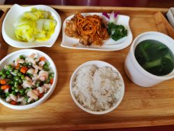 -卓玥国际月子会所(罗山路店)