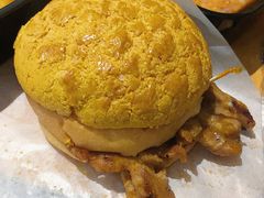 猪扒菠萝包-華叔茶記