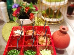 九宫格调料-ONE FULL 古董港式海鲜火锅