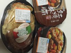 红烧牛肉烩饭&茄汁嫩鸡蛋包饭-全家便利店(杭州龙翔桥地铁站店)