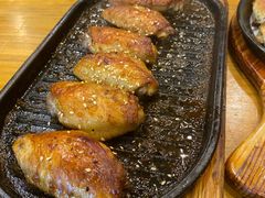 料理烤焦香翅中-老东镇啤酒屋海鲜加工·蒸汽海鲜·海鲜烧烤(台东店)