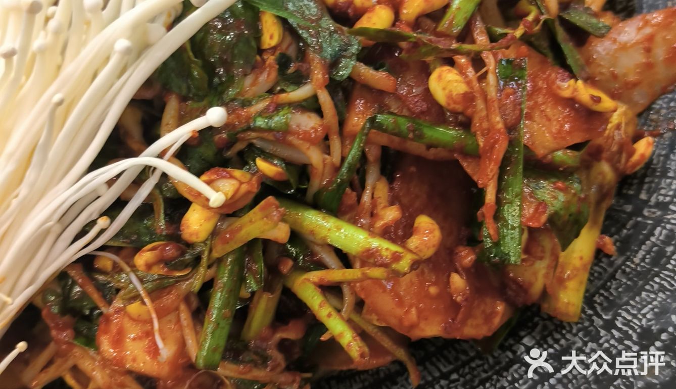 位子不多,可以提前电话预定。总体的食材都很新鲜的