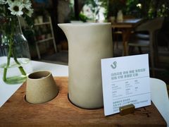 -彳亍咖啡·这里(水湾路店)