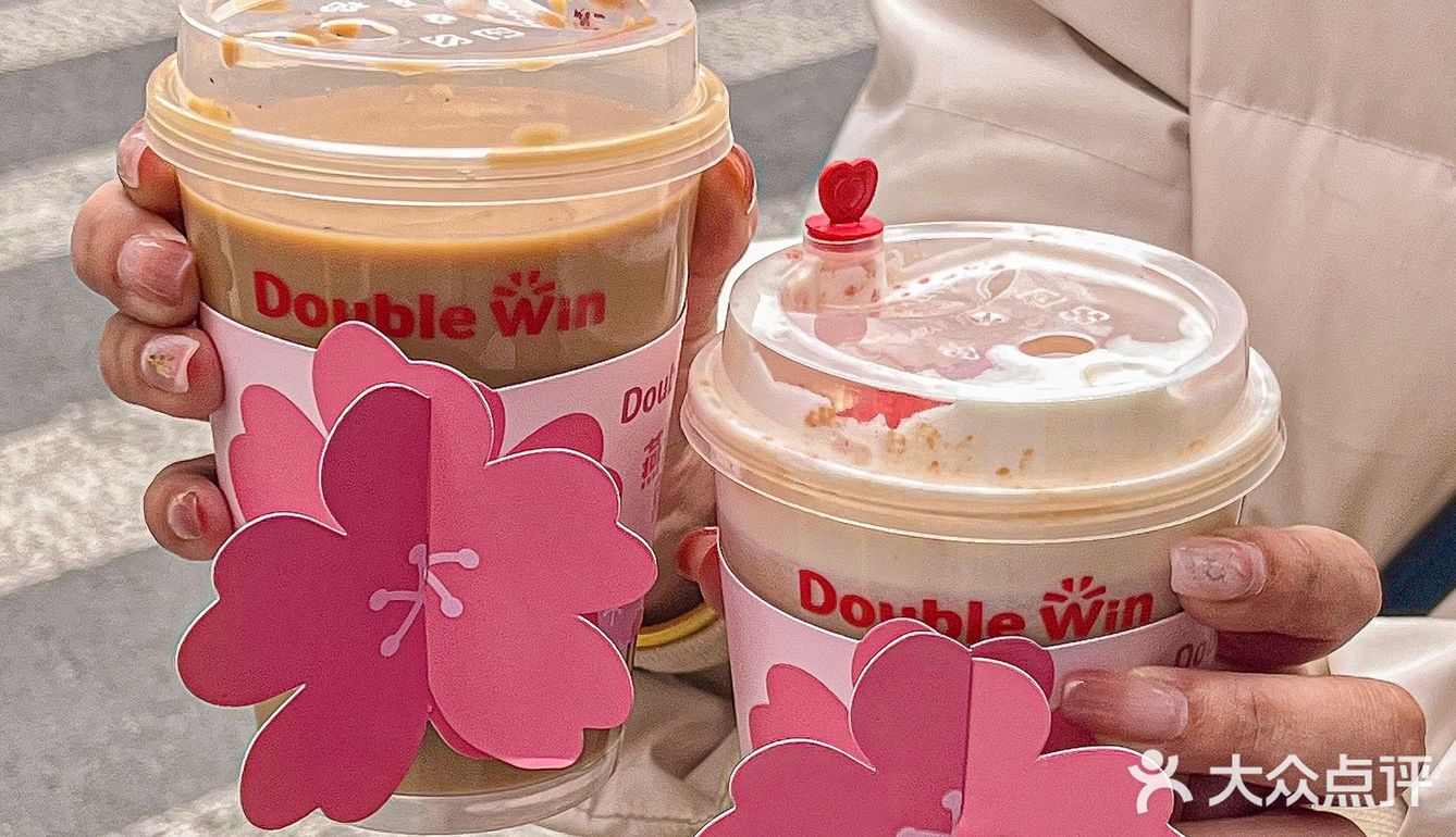 不愧是上海🌸樱花季咖啡好粉嫩！！