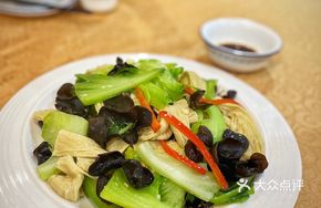 Steamed Tofu Skin with Water East Cabbage