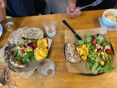 金枪鱼炒蛋吐司配香肠沙律-251#coffee roasters(沿河东路店)