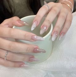 -花岐款式专研健康美甲沙龙