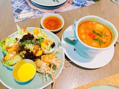 酥炸老虎虾香芒米纸卷配榴莲汁-CHINCHIN 青青·泰国料理(万象食家店)