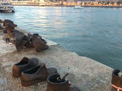 -多瑙河畔鞋履雕塑