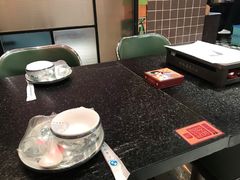 -何妹湿辣牛肉·粤式烧烤砂煲(桂雅路店)