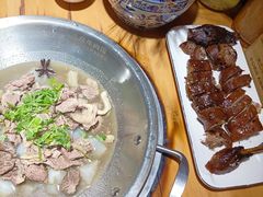 -大众跷脚牛肉馆·非遗传承单位(峨眉山店)