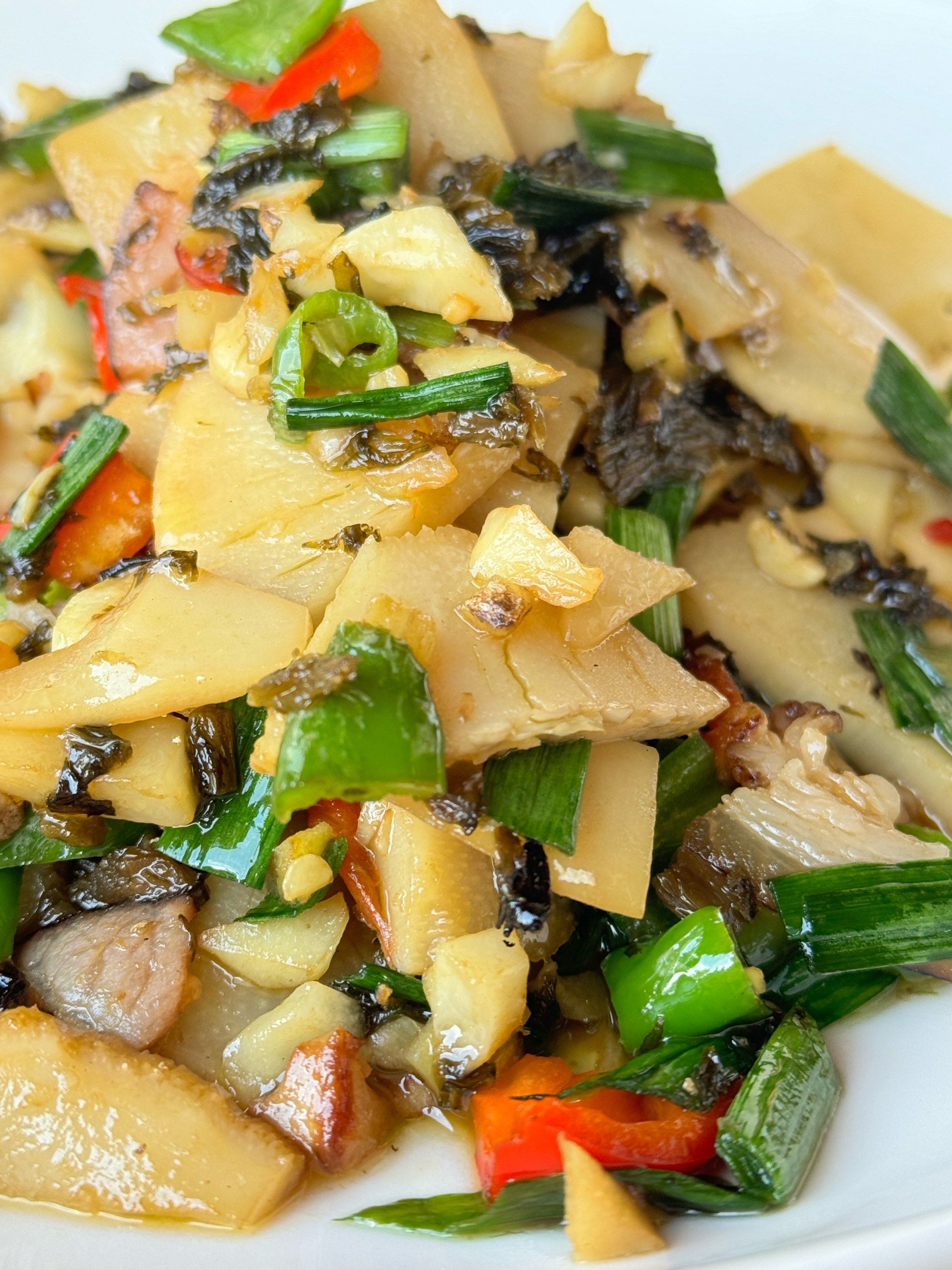 自驾来江郎山,顺道在山门旁边的民宿餐馆吃午餐