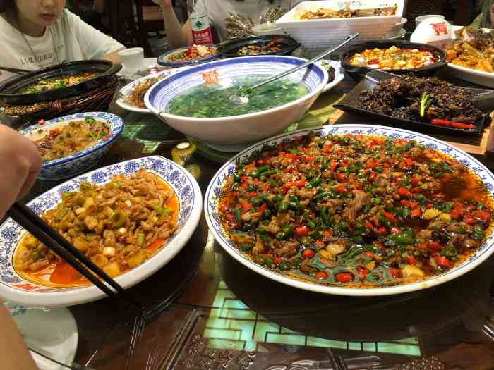 徐鼎盛民间菜(新九龙步行街店)-"预料到份量会很大没想到这么大我的手
