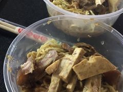 -松树干拌面店