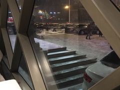 靠窗座位-八府香鸭·啫啫煲(华山路店)