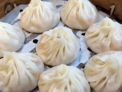 蟹粉鲜肉馅-馋三尺蟹粉小笼(人民广场店)