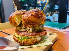 双蛋指椒牛肉汉堡-魏斯理汉堡(西安沣东吾悦店)