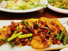 -青瓦餐厅·生鱼片·韩园烤肉(西塔店)