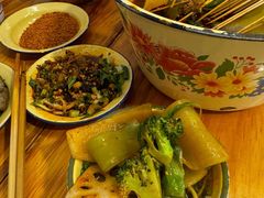 -拈签一笑黄牛肉辣卤串串