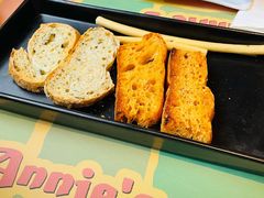 餐前面包蒜黄油-安妮意大利餐厅(国贸店)