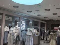 -URBAN REVIVO(上海中庚漫游城店)