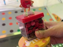 -m豆巧克力世界(上海世茂广场店)