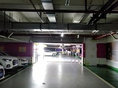 -皇庭广场-地下停车场