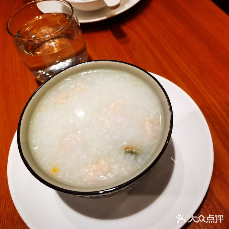 酒家还是很广式的，粥和干炒牛河都很正点