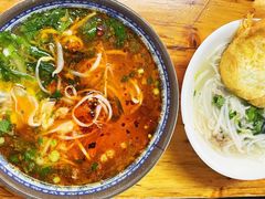 -巍山𤆵肉饵丝