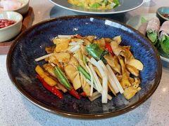 野芫荽炒牛肝菌-半山腰·云南菜(侨福芳草地店)