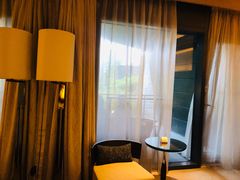 -上海滴水湖皇冠假日酒店