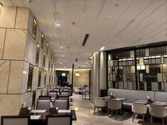 -广州万富希尔顿酒店·感趣自助餐厅·金秋蟹宴生蚝海鲜刺身