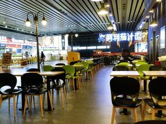 大堂-麦当劳(郑州东高铁站店)