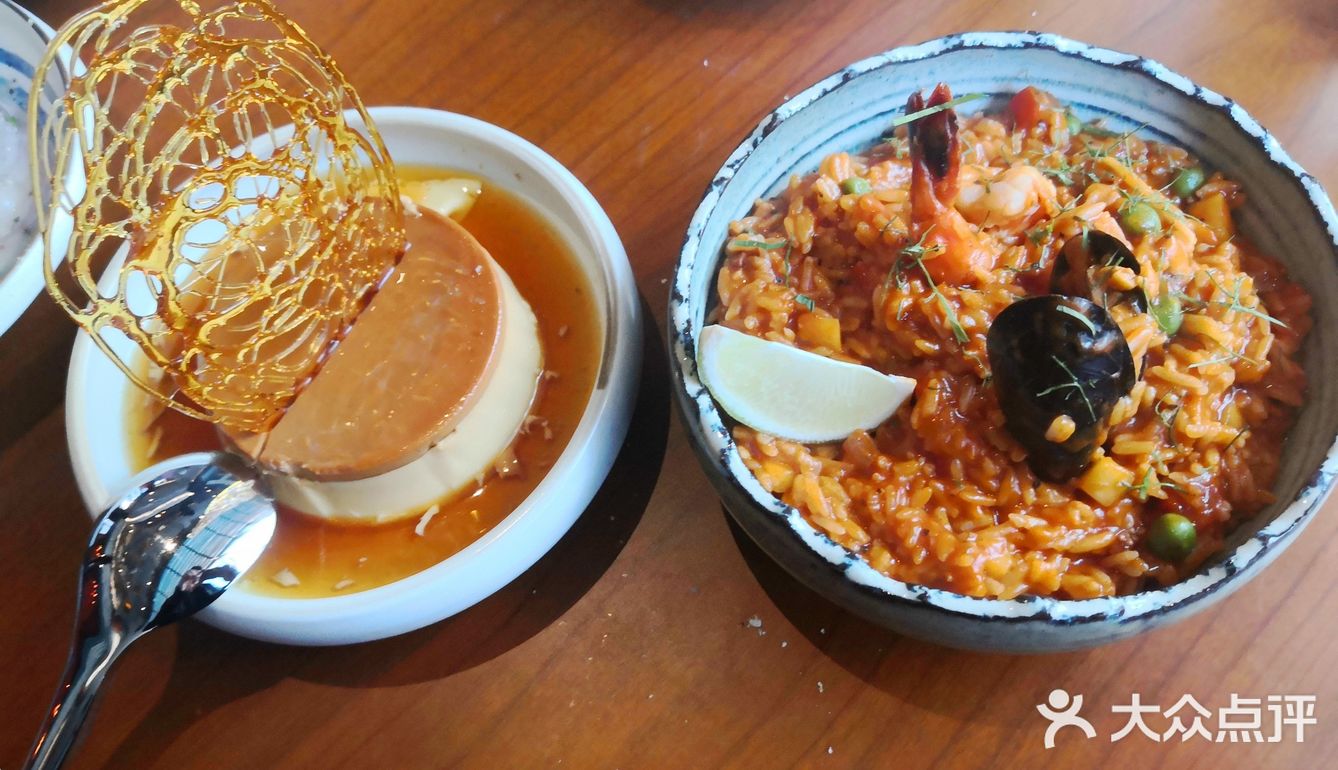 最有名当然是西班牙海鲜饭了