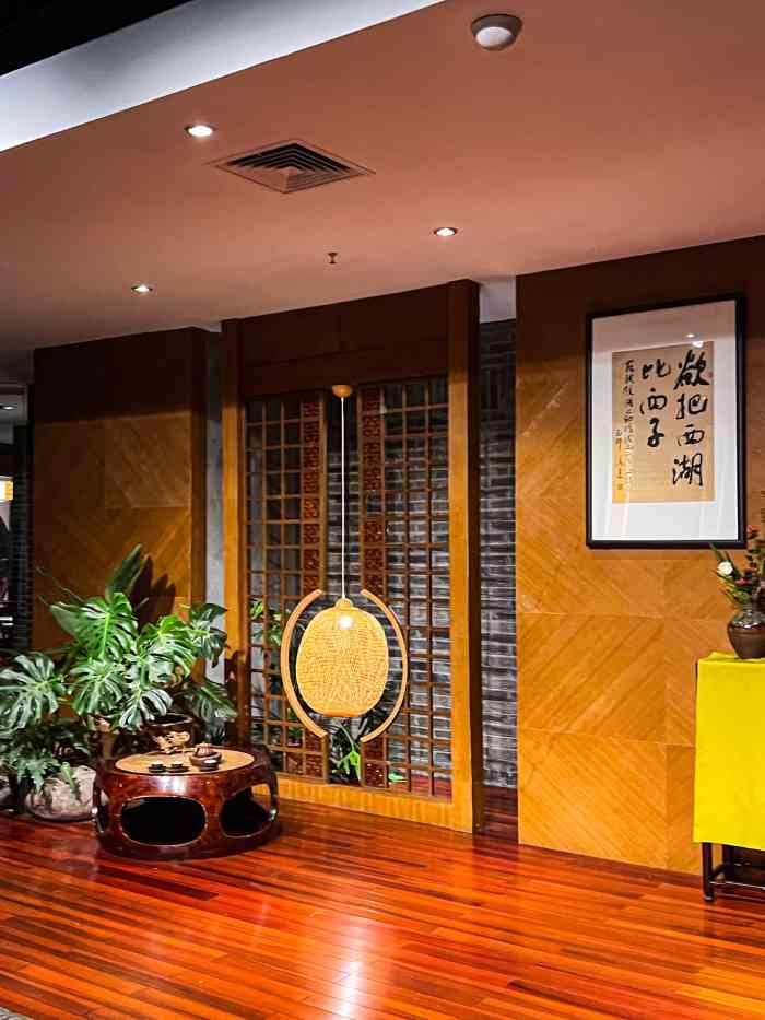 青藤茶馆(南山路店)-"服务很满意,吃的东西也很多,很热闹.