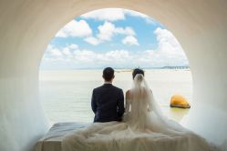 -现代经典婚纱摄影