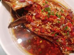 香煎鲫鱼-费大厨辣椒炒肉(高铁吾悦广场店)