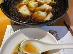 荠菜大馄饨-南小馆(迪士尼小镇店)