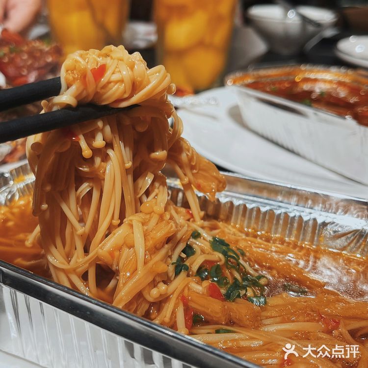 还有什么比吃串喝酒看球更爽的事！