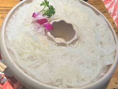 -老牌坊云南鱼豆花火锅(爱建店)