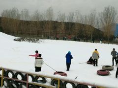 -十三陵雪世界滑雪场