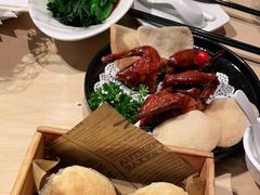 秘制脆皮乳鸽-避风塘(百联东郊店)