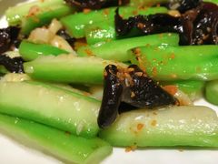蒜蓉木耳炒海南丝瓜-闻见中国海南菜(K11店)