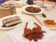 脆皮乳鸽-利苑酒家(合景国际金融广场店)