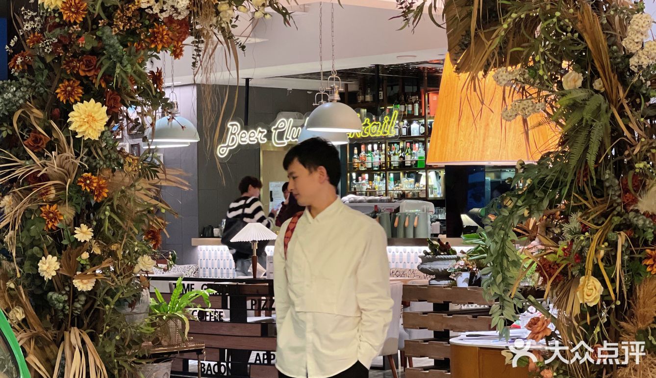 成都探店[礼花]适合情侣约会的西餐厅