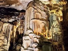 -波斯托伊纳溶洞