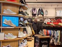 -lululemon(上海浦东IFC店)