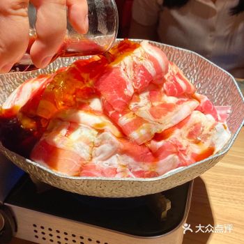 位置在大悦城的b1，十号线地铁口出来非常好找